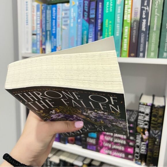 3/$25 Throne of the Fallen Prince of Sin #1 Kerri Maniscalco paperback book - Picture 2 of 3